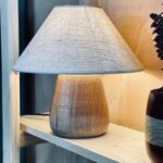 Lampe artisanale en bois de hêtre