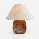 Lampe Sculptée en Hêtre Naturel