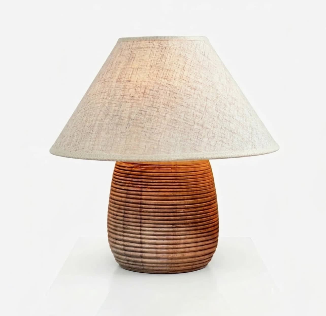 fbygcvr21g9m7juwxygb.jpg Lampe Sculptée en Hêtre Naturel – Image 1
