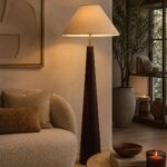 Lampe sur pied sculptée — Acajou massif