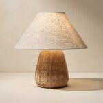 Lampe artisanale en bois de hêtre