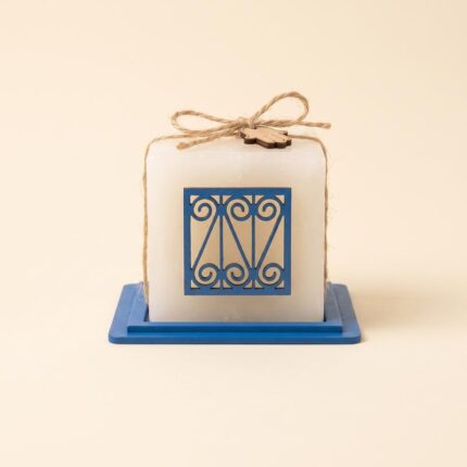 Bougie Artisanale en Cire Parfumée 6 × 6 cm – Motif Khomssa, Fenêtre ou Porte