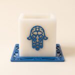 Photophore Cube en Cire Parfumée 9 × 9 cm – Fenêtre 3D, Khomssa ou Porte – Image 3