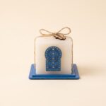 Bougie Artisanale en Cire Parfumée 6 × 6 cm – Motif Khomssa, Fenêtre ou Porte – Image 3