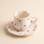 Tasse Tulipe à Anse Cœur et Sa Sous-Tasse en Céramique